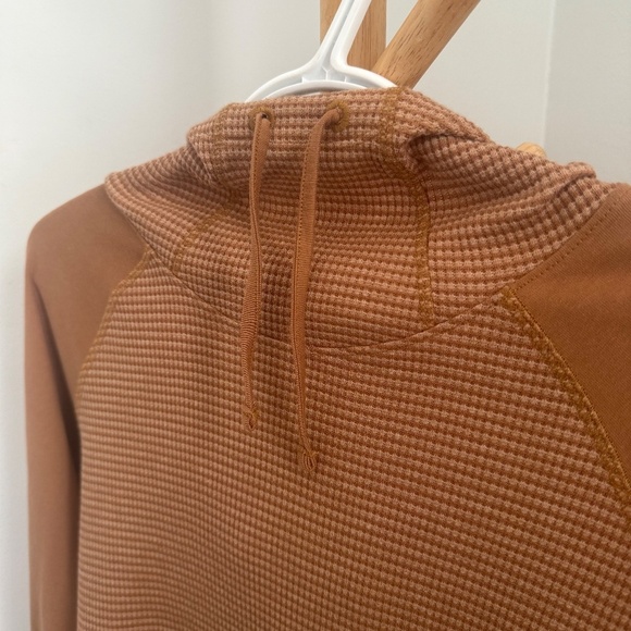 Columbia Size M | Burnt Orange Lightweight Hoodie - Picture 3 of 6